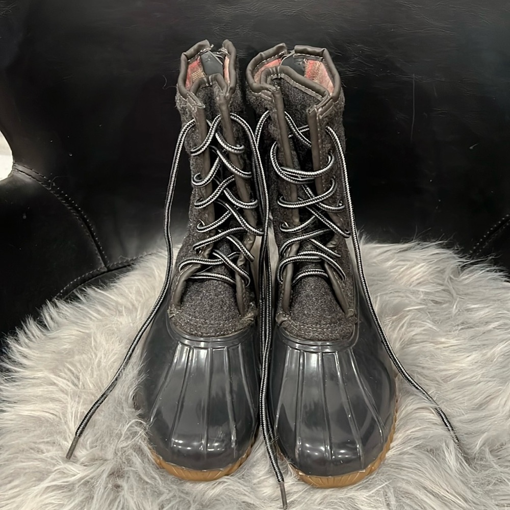 Madden girl frolic duck boots size 6 grey